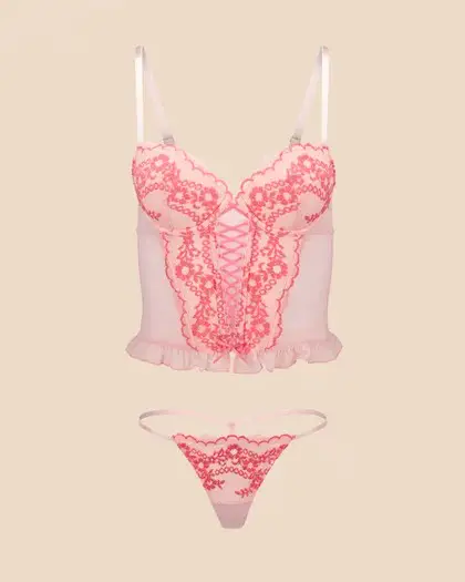 Komplet bielizny w kolorze różowym, biustonosz i majtki