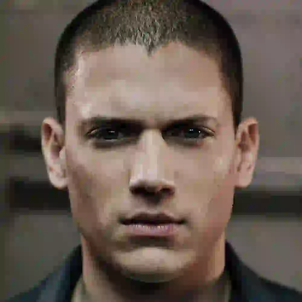 Wentworth Miller met kort geschoren haar. Modelsjabloon voor photo face swap.
